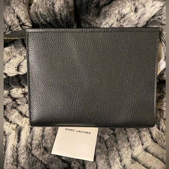 Marc Jacobs The Grind Leather Color Block
Cosmetic/Clutch Bag Smoked
Almond
